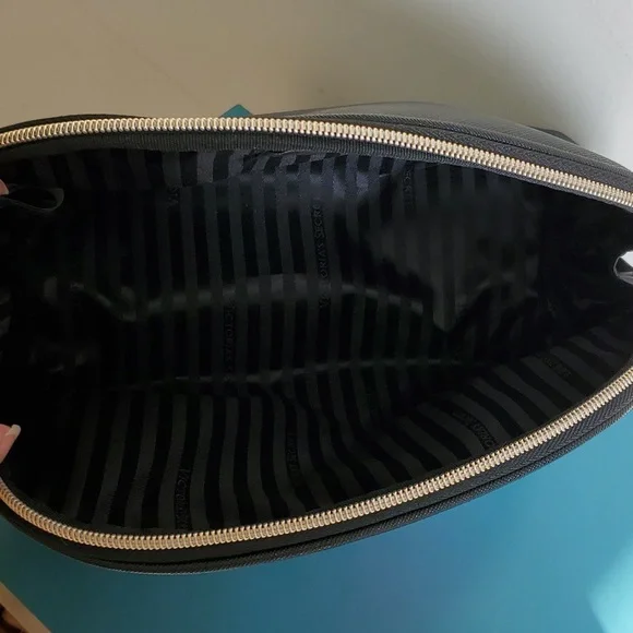 Victoria's Secret Miami cosmetic bag - Picture 3 of 7